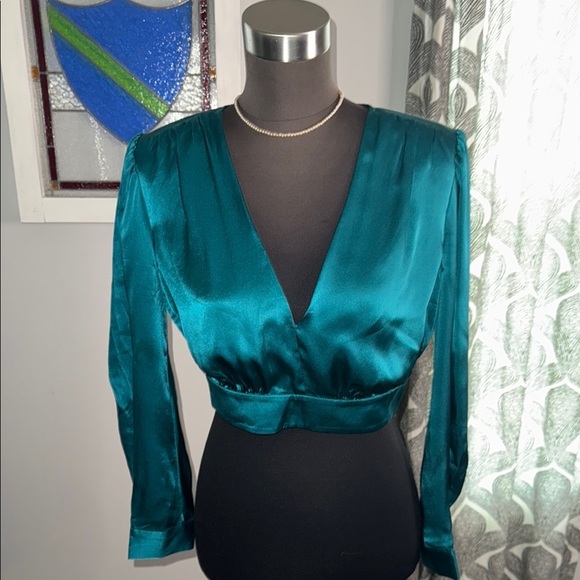 bebe Tops - Bebe 100% Silk Long Sleeve Cropped Blouse